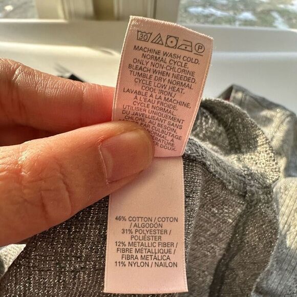 Victoria’s Secret Gray Shimmer Scoop Neck Knit Henley Pullover sz Small Long New - Picture 10 of 11